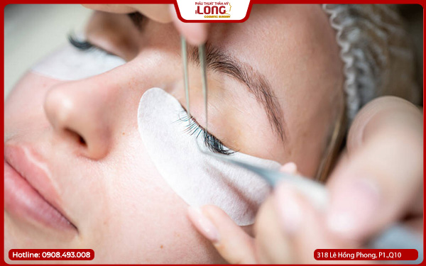 Nhấn mí có an toàn không