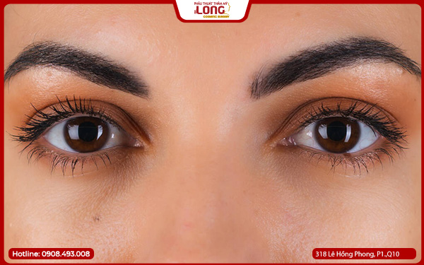 ai-nen-thuc-hien-nang-chan-may