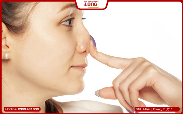 Sửa sống mũi có để lại biến chứng không