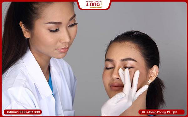 Bác sĩ nâng mũi cấu trúc uy tín